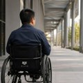 Kinez sa paralizom konstruisao invalidska kolica kojima se upravlja mislima