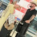 (Paparaco) Krišom smo snimili našu pevačicu u Crnoj Gori Bez trunke šminke na aerodromu, pojavila se u ovom izdanju: Društvo…