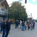 Blokiran put Mionica–Ljig zbog napada na dvojicu mladića: Građani zahtevaju privođenje napadača