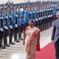 Vučić dočekao predsednicu Indije ispred Palate "Srbija"