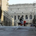 Turista u Italiji oštetio Koloseum, preti mu do 5 godina zatvora i kazna od 15.000 evra