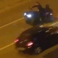 Opasan i po sebe i okolinu! Divlja kvadom na Voždovcu i vozi decu: "Zamalo da pokupi par ljudi na trotoaru"