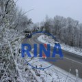 Putari od tri sata jutros na terenu u borbi sa snegom: Svi pravci na teritoriji Moravičkog i Zlatiborskog okruga za sada…