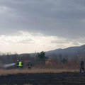 Veliki požar u Čačku: Vatra zahvatila površinu od jednog hektara, vatrogasci na terenu (foto)