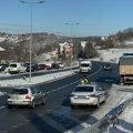 I dalje ima snega na pojedinim deonicama, zbog poledoce i magle AMSS vozačima savetije opreznu vožnju