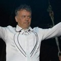 „Džabe mu što je doktor, kad je ćaci“: Nele Karajlić je svirao pred praznim trgom u Kragujevcu, jer se izgleda više ne…