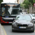 Prve fotografije sa mesta nesreće u Beogradu Težak sudar autobusa i automobila, ima povređenih