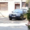 Načelnik Jablaničkog okruga koristi službeni automobil u privatne svrhe? Parkira ga iza svoje zgrade
