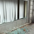 Razbijeno staklo na prostorijama SSP u Novom Sadu (FOTO)