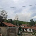 Još se gasi požar kod Jasenovika, vatrogasci se bore sa vatrom na nepristupačnom terenu