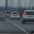 Mrtav pijan i bez vozačke preticao preko pune linije Vozio 107 km/h gde je ograničenje 60: Objavljen jeziv snimak nasilničke…