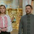 Dok krši primirje, u narodnoj nošnji, čestita Uskrs i poziva na ljubav: Licemerna poruka Zelenskog iz hrama Svete Sofije…