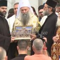 (Foto, video) Časni pojas Bogorodice skinut sa postolja Vladike i Patrijarh u Hramu Svetog Save uskoro služe moleban pre…