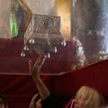 (Foto, video) Časni pojas Presvete Bogorodice danas napušta Srbiju uz najviše počasti: Patrijarh Porfirije u Hramu Svetog Save…