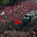 Pogrebna povorka bi mogla da traje 12 sati: U toku poslednje pripreme za sahranu Hamneija, iranske vlasti pokušavaju da…