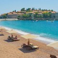 U ovom delu Crne Gore plaže su potpuno prazne jer suncobran i ležaljka koštaju 240 evra: Ovo je razlog zašto su ovde cene…