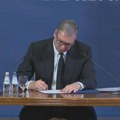 Aleksandar Vučić podneo ostavku na mesto predsednika Srbije