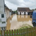 Nevreme napravilo haos širom Srbije: Poplave u nekoliko gradova, saobraćaj paralisan, krovovi automobila vire iz vode (video)