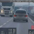 Presretač uhvatio vozača koji je jurcao kroz Duvanište! Vozio 120 km/h, preticao preko pune, a pozadi petogodišnje dete!