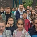 "Sve što radimo, radimo za našu decu": Petković dočekao mališane sa KiM kojima će sutra biti domaćin predsednik Vučić…