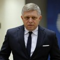 Premijer Slovačke u bolnici glasao na evroizborima, optužio Zapad za napetost s Moskvom