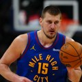 Jokić delio lekcije Hrvatu u NBA ligi: Novi tripl-dabl za pobedu Denvera