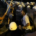 Evo šta se sada dešava kod Skupštine: Veliki broj policajaca između okupljenih u Pionirskom parku i studentskih blokada (foto…
