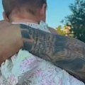 Terza ćerku doveo u kaluđericu Prva fotografija raznežila celu Srbiju