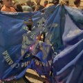Zapaljena zastava radikala na protestu u Novom Sadu VIDEO
