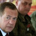 Medvedev: Francuska vlada trajala 14 sati, sve zbog Makrona