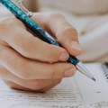 Priča o Užičanki koja je postala svetski fenomen Piše i čita unazad naučnici su oduševljeni