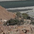 Ужасна саобраћајна несрећа: Аутобус се сурвао низ литицу; Броје се мртви ВИДЕО