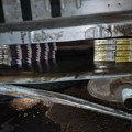 Automobil pun paklica! Carinici na Srpskoj Crnji sprečili šverc 50.000 cigareta: Robu krio i u blatobranima
