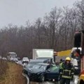 Haos na Ibarskoj! Smrskana vozila kod Vreoca, saobraćaj u potpunom prekidu: Ima povređenih