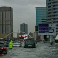 Haotični prizori iz Dubaija: Grad pod vodom, munje sevaju na sve strane (foto)