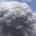 (Video) Eksplozija sravnila zgradu sa zemljom, poginulo 45 ljudi! Objavljeni jezivi snimci, među stradalima i deca