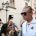 Devojka Erlinga Holanda ukrala sve poglede na Siciliji: Svi pričaju o njenoj haljini