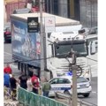 Kamion pregazio ženu, završila pod zadnjim točkovima: Prve slike s mesta nesreće u Novom Pazaru: lekari nisu uspeli da je…