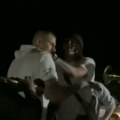 Novi snimak jokićevog lumpovanja nasred ulice: Saigrač iz Denvera pokušavao da ga skloni, Somborac ga iskulirao u zanosu…