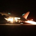Prvi snimci napada: Ovako je počeo žestoki udar Amerike i Britanije na Hute: Poleteli borbeni avioni, rakete ispaljenje iz…