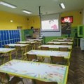 Svojim đacima napravio pravi mali raj Ovaj učitelj je sam renovirao celu učionicu i dodatno ulepšao mesto za sticanje…