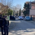 Prve fotografije sa mesta zločina: Novi detalji svirepog ubistva u Zemunu: Policija muškarca zatekla da leži na trotoaru, po…
