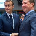 Medvedev: Makron je kukavica, jadna Francuska