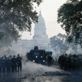Suzavac i vodeni topovi na protestima u Buenos Ajresu zbog predsednikovih reformi
