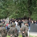 Sahranjen policajac Nikola Krsmanović: Hiljade ljudi na poslednjem ispraćaju - preko kovčega raširena zastava Srbije (foto…