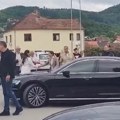 Brnabić u Kosjeriću pred izbore, građani je dočekali zvižducima i povicima "ua" (VIDEO)