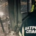 Izbio požar u novosadskom naselju Budisava: Vatra zahvatila travu, brzom reakcijom sprečeno da stigne do kuća (video)