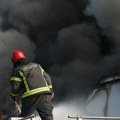 Požar i nevreme kod Novog Sada: Jak vetar raznosi crni dim, ne vidi se prst pred nosom, vatrogasci na terenu