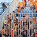 Pogledajte šta su radili poljski huligani posle tuče u Novom Pazaru: Prišli policiji, drmali kavez i zagrmeli