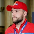 Veljko započeo lečenje zbog ozbiljne povrede koju ima: Na leđima mu prikačen aparat, biće dug proces